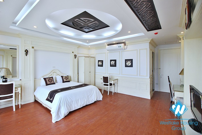 Renovated 2 beds apartment with lake view for rent in Xuan Dieu, Tay Ho